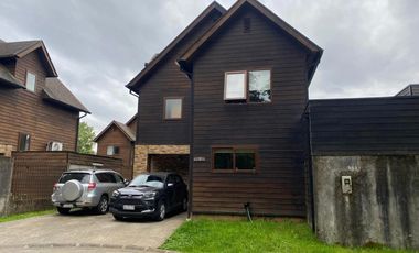 Se vende casa en condominio en Isla Teja