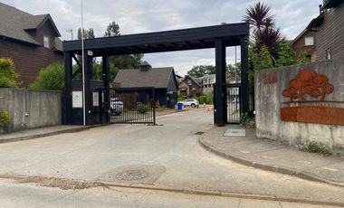 Se vende casa en condominio en Isla Teja