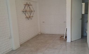 VENTA 1y1/2 AMBIENTES COC.SEPARADA PATIO RECICLADO P.B.SIN EXPENSAS