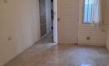 VENTA 1y1/2 AMBIENTES COC.SEPARADA PATIO RECICLADO P.B.SIN EXPENSAS