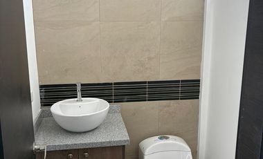 Se Renta Casa de 4 Habitaciones dentro de Conjunto en Tumbaco