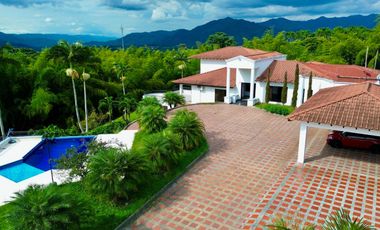 Majestuosa casa campestre en Malabar con 5 Alcobas, piscina y 4442 m2 de terreno. Cerritos. Pereira - Colombia.