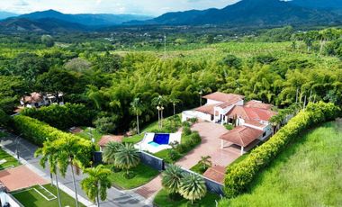 Majestuosa casa campestre en Malabar con 5 Alcobas, piscina y 4442 m2 de terreno. Cerritos. Pereira - Colombia.