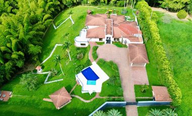 Majestuosa casa campestre en Malabar con 5 Alcobas, piscina y 4442 m2 de terreno. Cerritos. Pereira - Colombia.