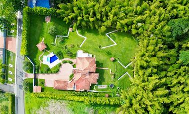 Majestuosa casa campestre en Malabar con 5 Alcobas, piscina y 4442 m2 de terreno. Cerritos. Pereira - Colombia.