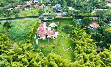 Majestuosa casa campestre en Malabar con 5 Alcobas, piscina y 4442 m2 de terreno. Cerritos. Pereira - Colombia.