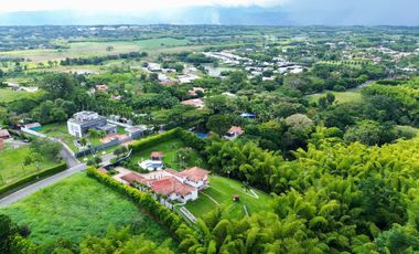 Majestuosa casa campestre en Malabar con 5 Alcobas, piscina y 4442 m2 de terreno. Cerritos. Pereira - Colombia.