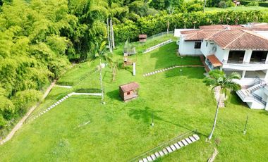Majestuosa casa campestre en Malabar con 5 Alcobas, piscina y 4442 m2 de terreno. Cerritos. Pereira - Colombia.
