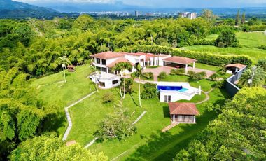 Majestuosa casa campestre en Malabar con 5 Alcobas, piscina y 4442 m2 de terreno. Cerritos. Pereira - Colombia.
