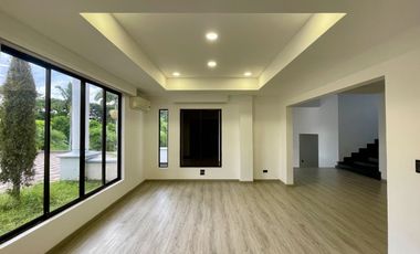 Majestuosa casa campestre en Malabar con 5 Alcobas, piscina y 4442 m2 de terreno. Cerritos. Pereira - Colombia.