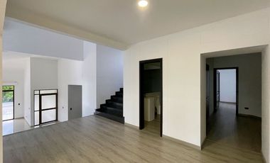 Majestuosa casa campestre en Malabar con 5 Alcobas, piscina y 4442 m2 de terreno. Cerritos. Pereira - Colombia.