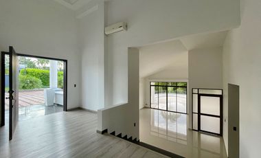 Majestuosa casa campestre en Malabar con 5 Alcobas, piscina y 4442 m2 de terreno. Cerritos. Pereira - Colombia.