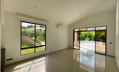 Majestuosa casa campestre en Malabar con 5 Alcobas, piscina y 4442 m2 de terreno. Cerritos. Pereira - Colombia.