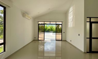 Majestuosa casa campestre en Malabar con 5 Alcobas, piscina y 4442 m2 de terreno. Cerritos. Pereira - Colombia.