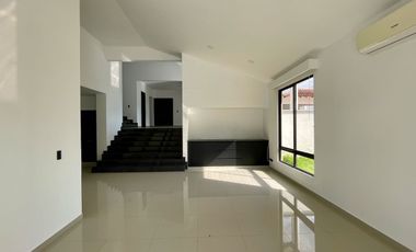 Majestuosa casa campestre en Malabar con 5 Alcobas, piscina y 4442 m2 de terreno. Cerritos. Pereira - Colombia.