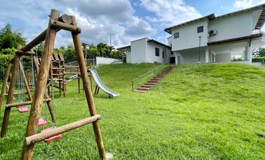Majestuosa casa campestre en Malabar con 5 Alcobas, piscina y 4442 m2 de terreno. Cerritos. Pereira - Colombia.
