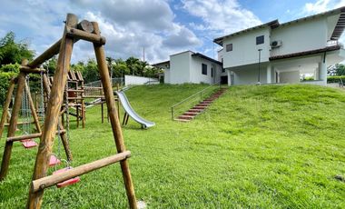Majestuosa casa campestre en Malabar con 5 Alcobas, piscina y 4442 m2 de terreno. Cerritos. Pereira - Colombia.