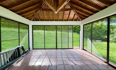 Majestuosa casa campestre en Malabar con 5 Alcobas, piscina y 4442 m2 de terreno. Cerritos. Pereira - Colombia.