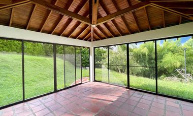 Majestuosa casa campestre en Malabar con 5 Alcobas, piscina y 4442 m2 de terreno. Cerritos. Pereira - Colombia.