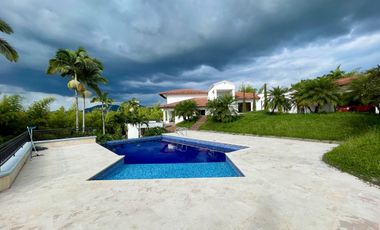 Majestuosa casa campestre en Malabar con 5 Alcobas, piscina y 4442 m2 de terreno. Cerritos. Pereira - Colombia.
