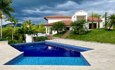 Majestuosa casa campestre en Malabar con 5 Alcobas, piscina y 4442 m2 de terreno. Cerritos. Pereira - Colombia.