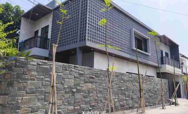 DIJUAL RUMAH MEWAH KOLAM RENANG BANJAR SARI SOLO SURAKARTA