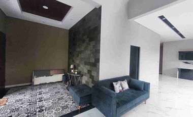 DIJUAL RUMAH MEWAH KOLAM RENANG BANJAR SARI SOLO SURAKARTA