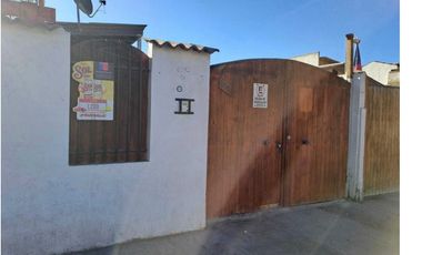 SE ARRIENDA AMPLIA CASA