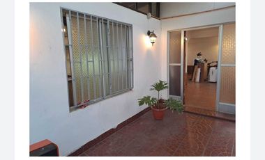 SE ARRIENDA AMPLIA CASA