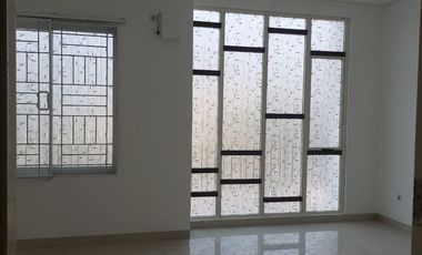 Disewakan Rumah Green Lake City Cluster Amerika Sudah Renov AC BARU