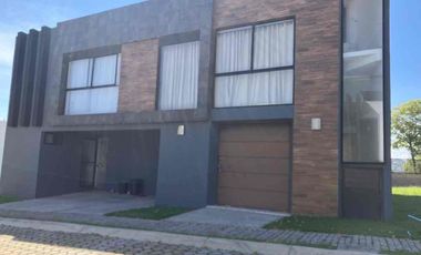 Casa moderna, amplia, con mucho luz,  en conjunto cerrado LOMAS ANGELÓPOLIS