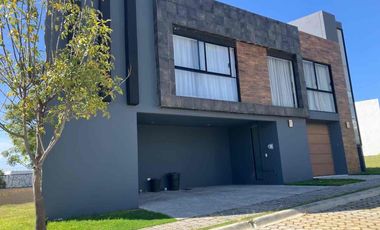 Casa moderna, amplia, con mucho luz,  en conjunto cerrado LOMAS ANGELÓPOLIS