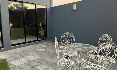 Casa moderna, amplia, con mucho luz,  en conjunto cerrado LOMAS ANGELÓPOLIS