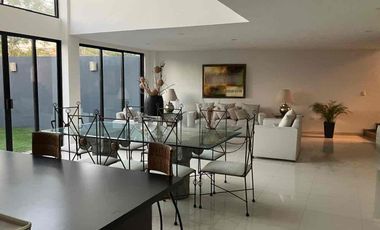 Casa moderna, amplia, con mucho luz,  en conjunto cerrado LOMAS ANGELÓPOLIS