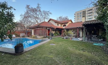 Se arrienda cómoda y luminosa casa grande, para uso habitacional y comercial en pleno centro de la ciudad de Talca