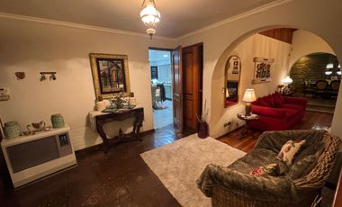 Se arrienda cómoda y luminosa casa grande, para uso habitacional y comercial en pleno centro de la ciudad de Talca