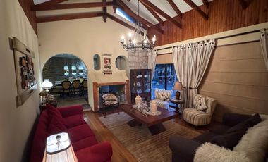 Se arrienda cómoda y luminosa casa grande, para uso habitacional y comercial en pleno centro de la ciudad de Talca