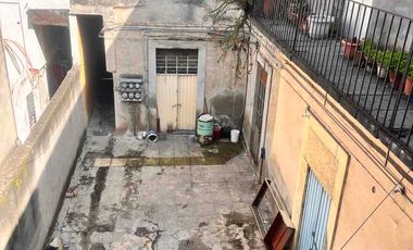 Casona para reformar, uso habitacional y comercial