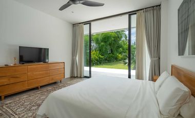 4-Bedroom Villa with Spacious Garden and Mount Agung Vista in Kaba-Kaba