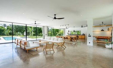 4-Bedroom Villa with Spacious Garden and Mount Agung Vista in Kaba-Kaba