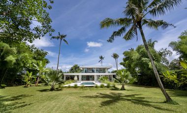 4-Bedroom Villa with Spacious Garden and Mount Agung Vista in Kaba-Kaba