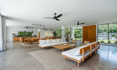 4-Bedroom Villa with Spacious Garden and Mount Agung Vista in Kaba-Kaba