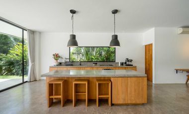 4-Bedroom Villa with Spacious Garden and Mount Agung Vista in Kaba-Kaba