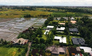 4-Bedroom Villa with Spacious Garden and Mount Agung Vista in Kaba-Kaba