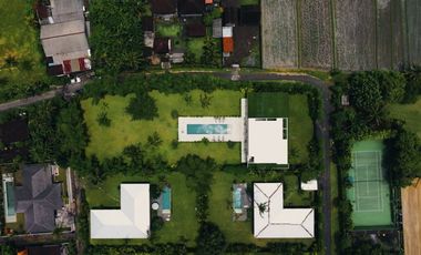 4-Bedroom Villa with Spacious Garden and Mount Agung Vista in Kaba-Kaba