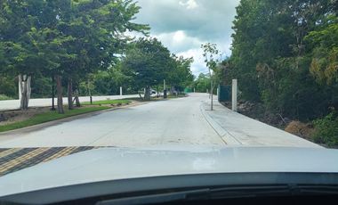 Terreno en venta 576.92 m2, en el Fraccionamiento Provincia, privada en Mérida, Yucatán con campo de golf