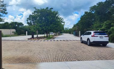 Terreno en venta 576.92 m2, en el Fraccionamiento Provincia, privada en Mérida, Yucatán con campo de golf