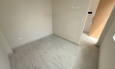 Departamento de 1 habitación – 5to piso (escaleras) Urb. Los Proceres Surco de Estreno