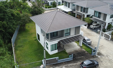 Corner Single House on the Largest Plot in the Project  Mooban Patreeda Avenue 2 (Patreeda Avenue 2), Sam Khok, Pathum Thani  Land size: 118.9 sq.wah