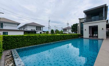Corner Resort-Style Home – Patreeda Avenue 2, Sam Khok, Pathum Thani  Spacious single-detached–style twin home, fully extended and newly furnished.